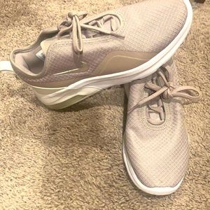 Women’s Nike shoes